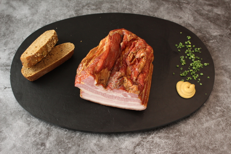 Kaiserfleisch ohne Knochen halbiert